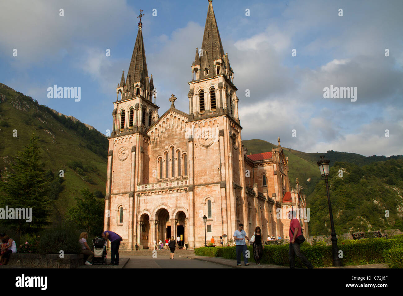 Basilica of covadonga hi-res stock photography and images - Alamy