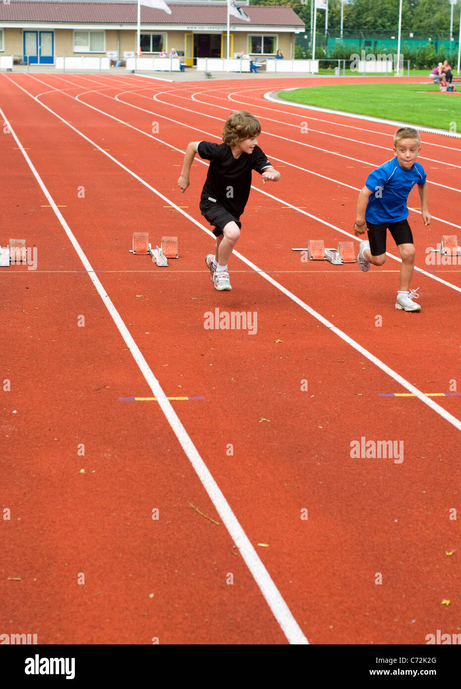 Children running track hires stock photography and images Alamy