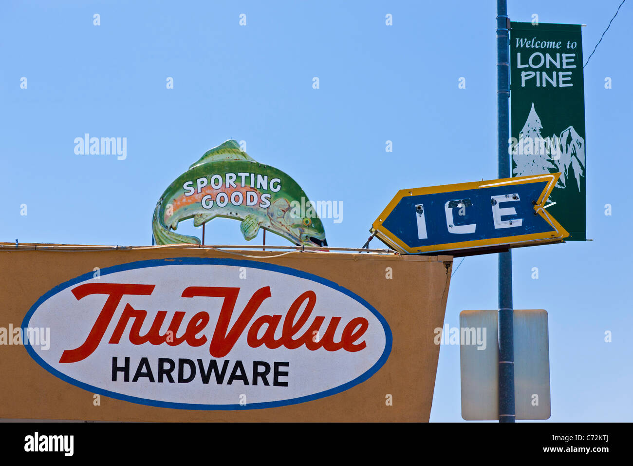 True Value Hardware store on Main Street, Lone Pine in the Owens Valley, east of the Sierra Nevada, California USA. JMH5317 Stock Photo