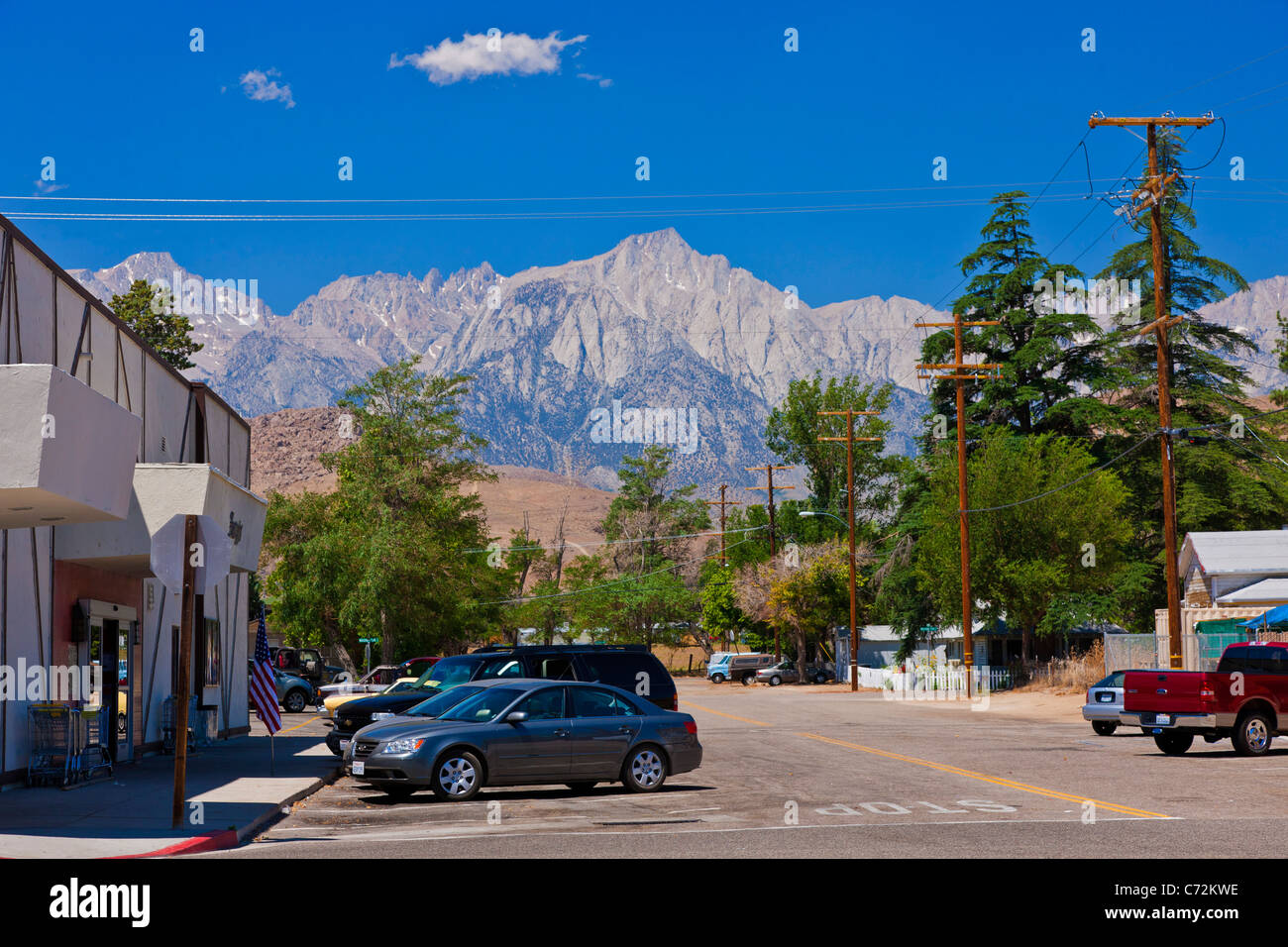 Lone Pine Peak overlooking Lone Pine in the Owens Valley, east of the Sierra Nevada, California USA. JMH5318 Stock Photo