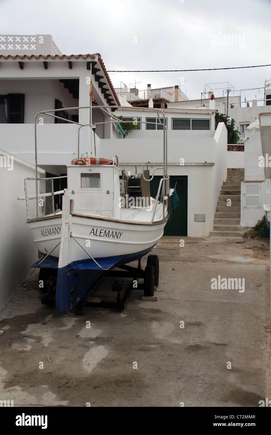 Boat locked away someones house hires stock photography and images Alamy