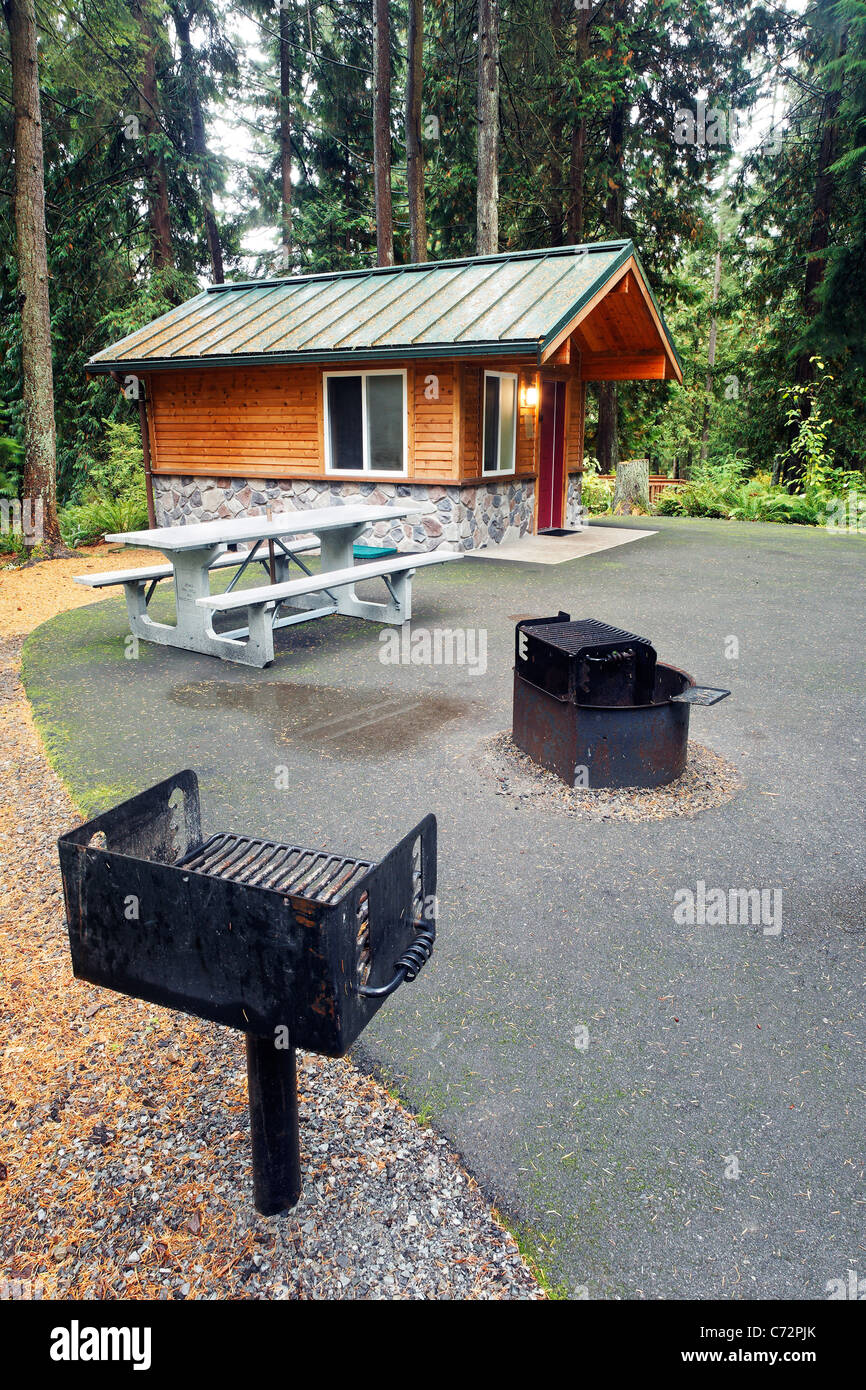 Exterior Of Rental Cabin Flowing Lake Park Snohomish County