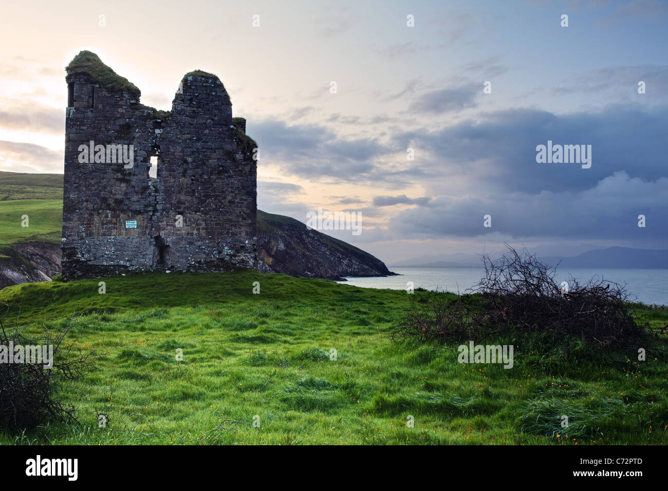 Minard Castle, Dingle Bay, Dingle Peninsula, County Kerry, Republic of Ireland Stock Photo