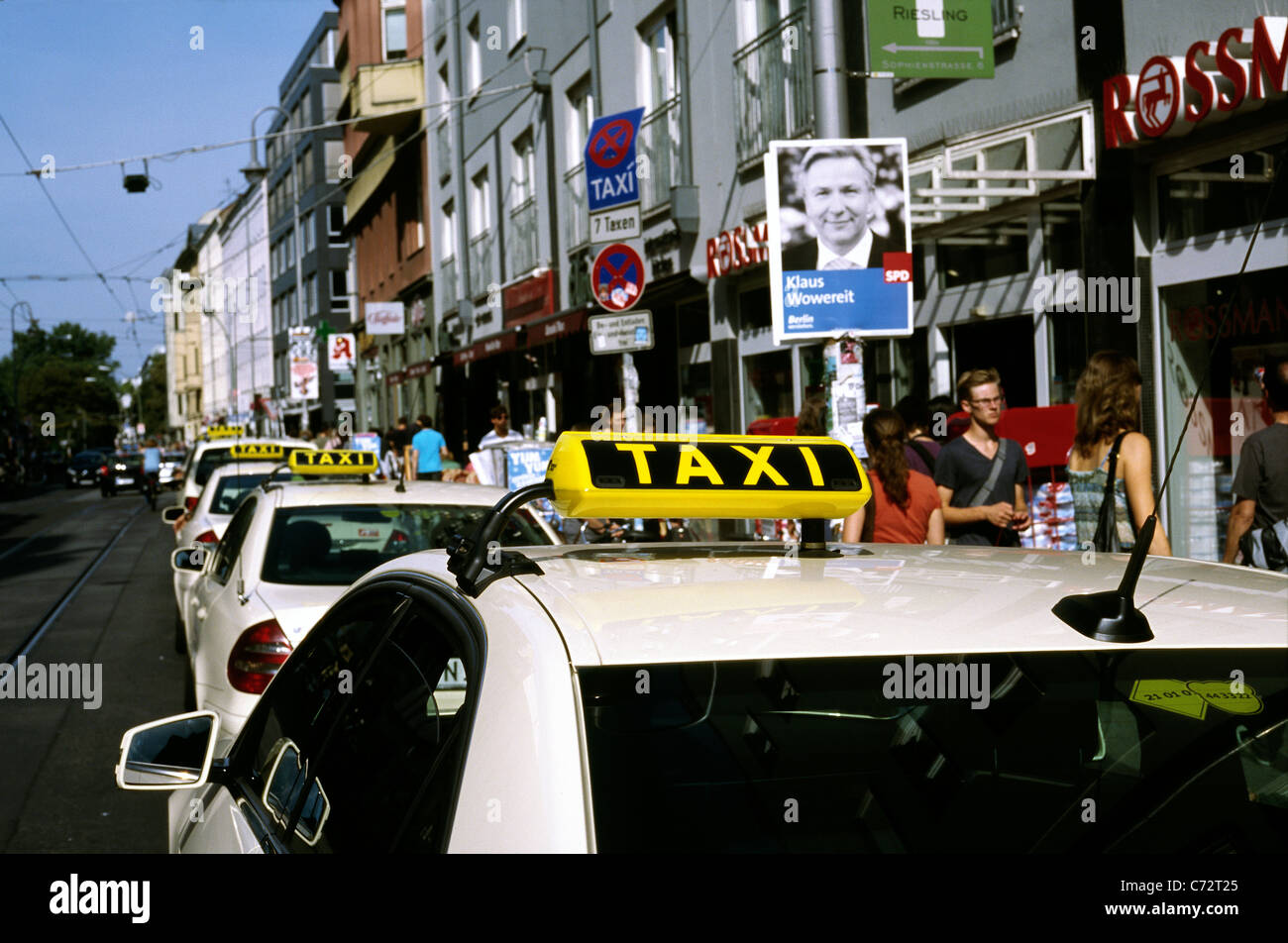 Taxis waiting for customers opposite Hackesche Höfe at Rosenthaler Strasse in Mitte district of Berlin. Stock Photo