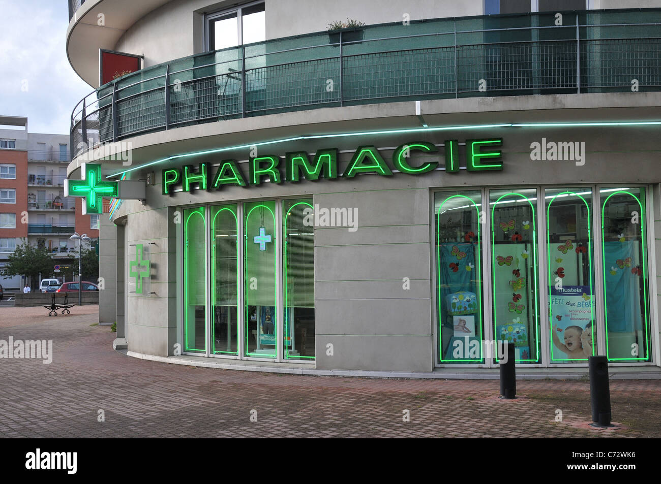 Pharmacy Symbol France High Resolution Stock Photography And Images Alamy Pharmacy Symbol France High Resolution Stock Photography And Images Alamy
