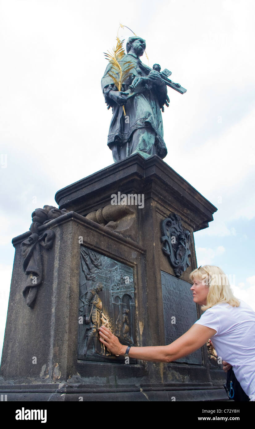 Charles bridge prague figure hires stock photography and images Alamy