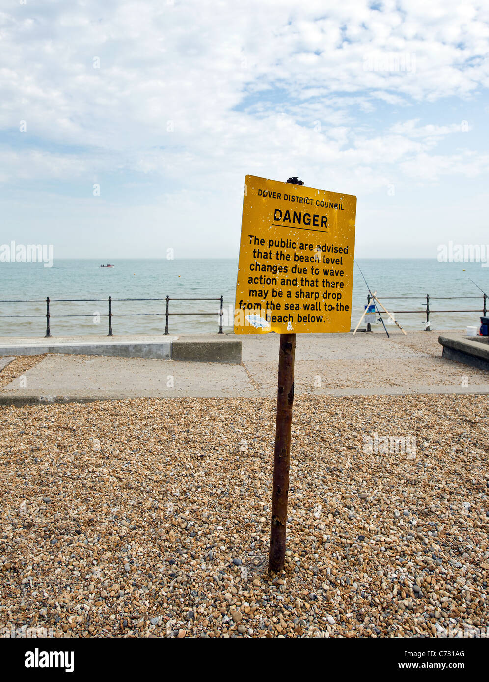 Kingsdown Signs A warning sign on the seafront at Kingsdown in Kent Stock Photo - Alamy