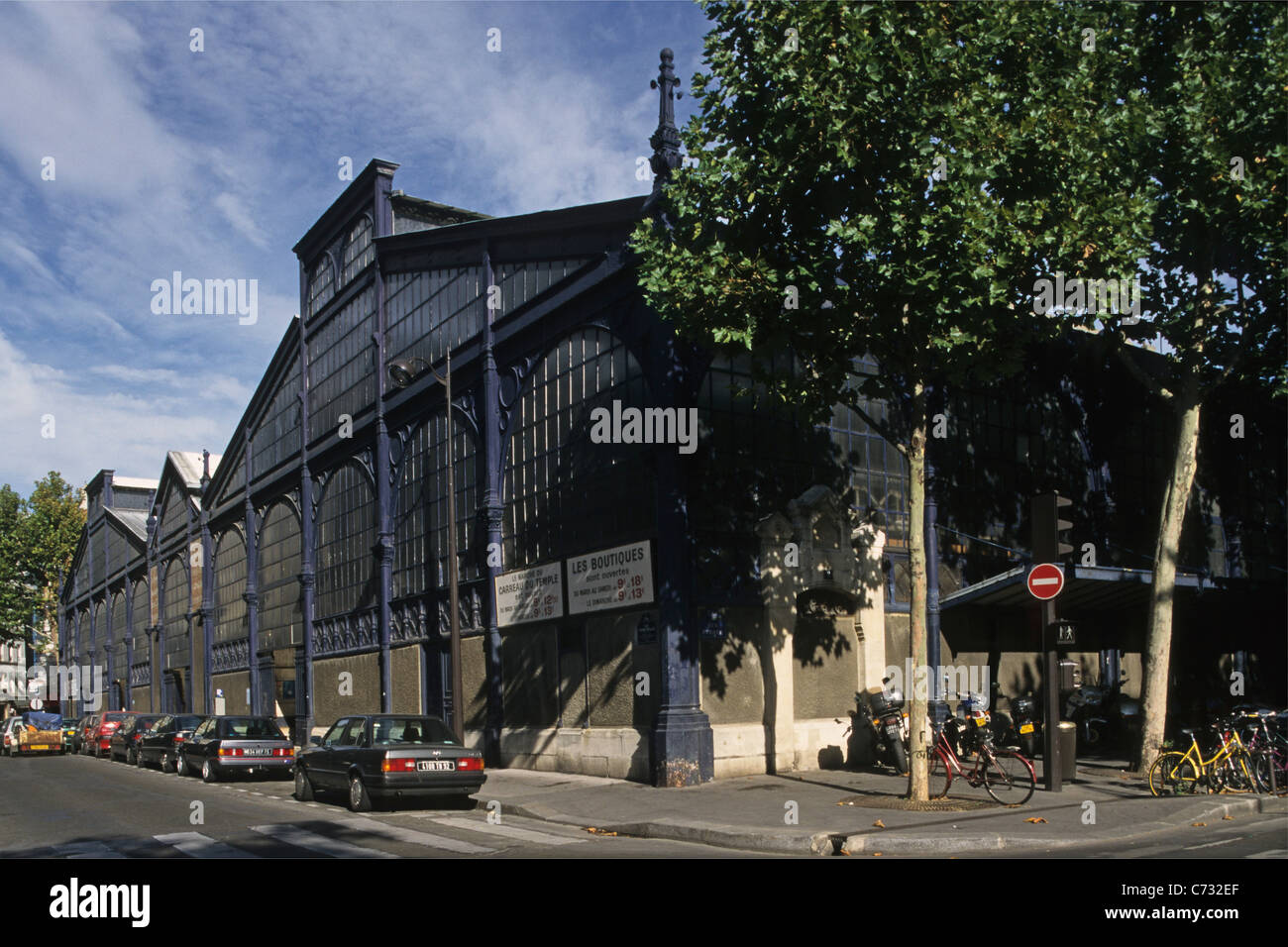 Sentier paris hi-res stock photography and images - Alamy