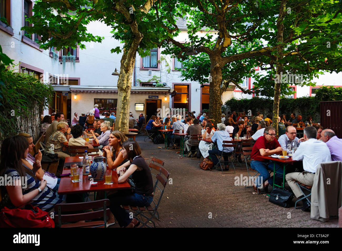Guests In An Apple Wine Pub Alt Sachsenhausen Frankfurt Am Main Guests In An Apple Wine Pub Alt Sachsenhausen Frankfurt Am Main
