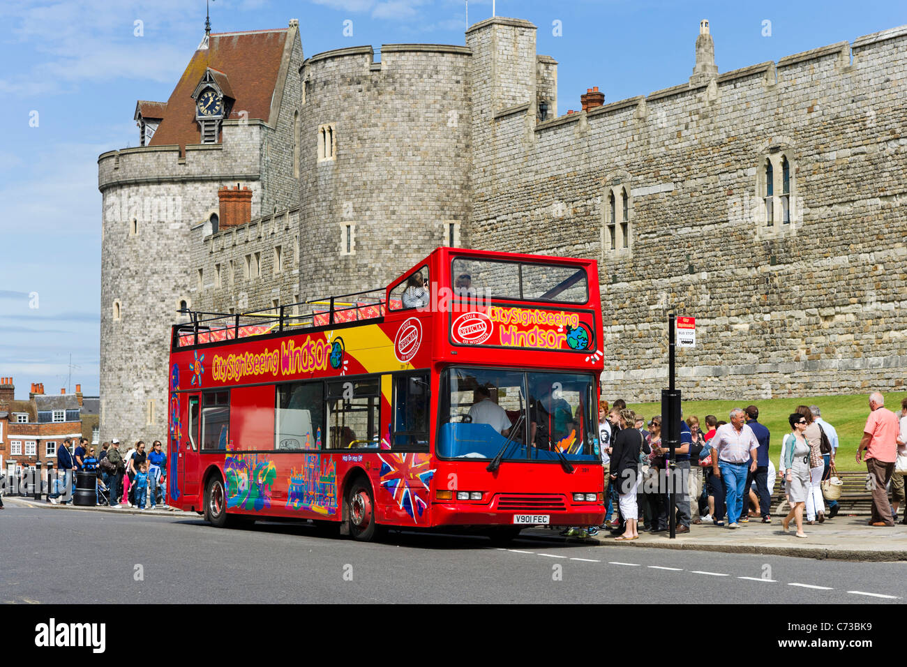 Sightseeing bus on the High Street outside the walls of Windsor Castle, Windsor, Berkshire, England, UK Stock Photo