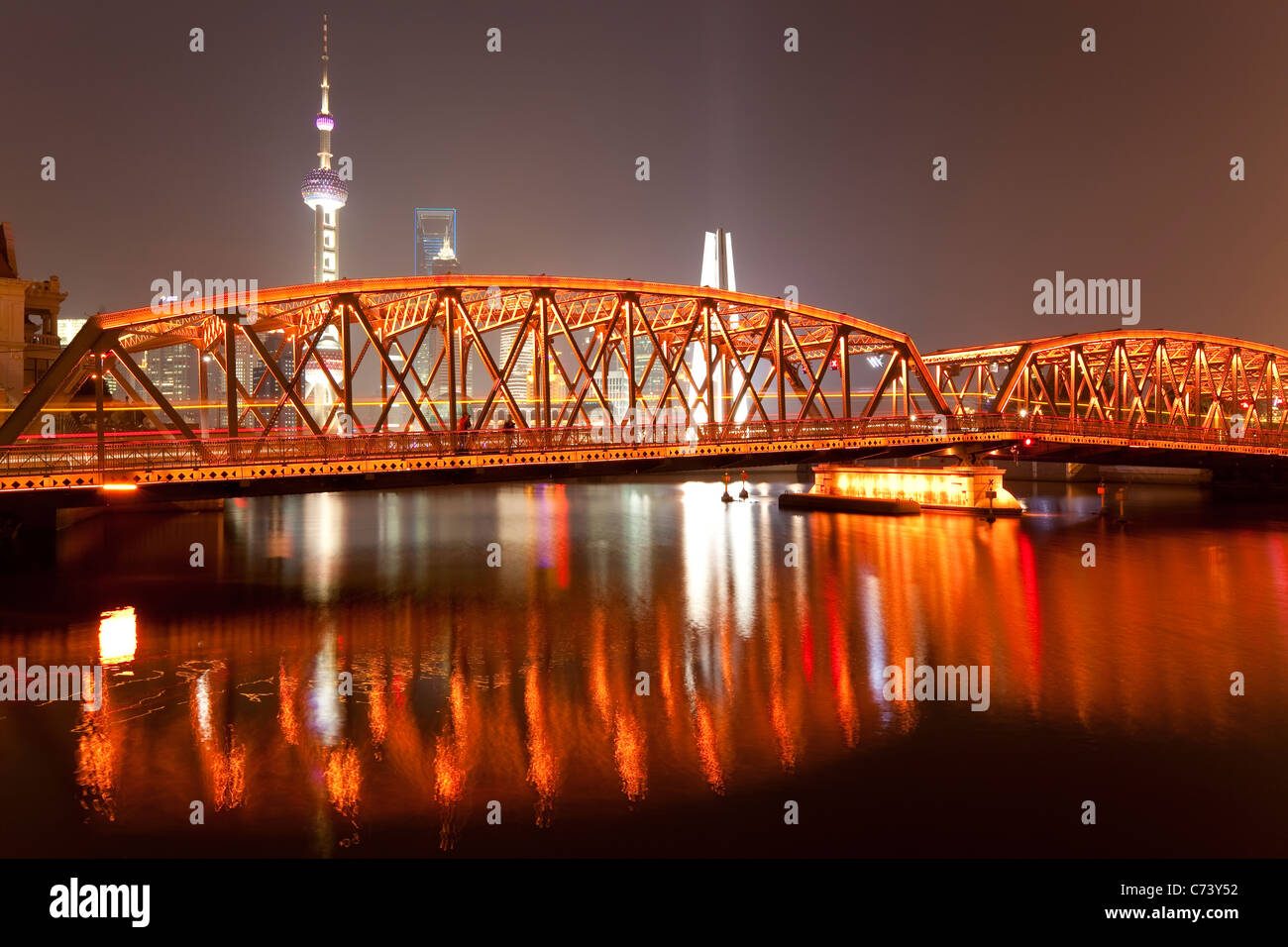 Suzhou Creek, Waibaidu (Garden) Bridge, illuminated at night, Shanghai, China Stock Photo