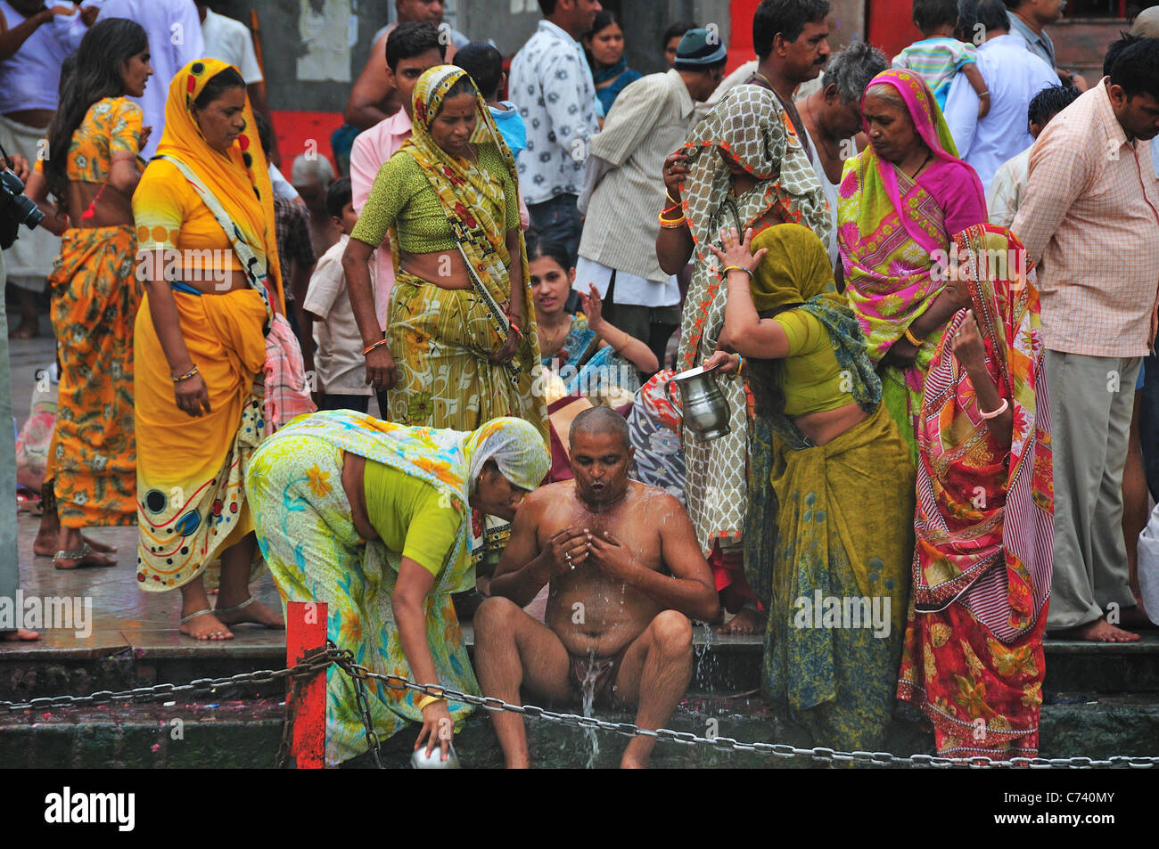 Pilgrims bathing and praying at Har Ki Pairi ghat in the Ganges River Stock Photo
