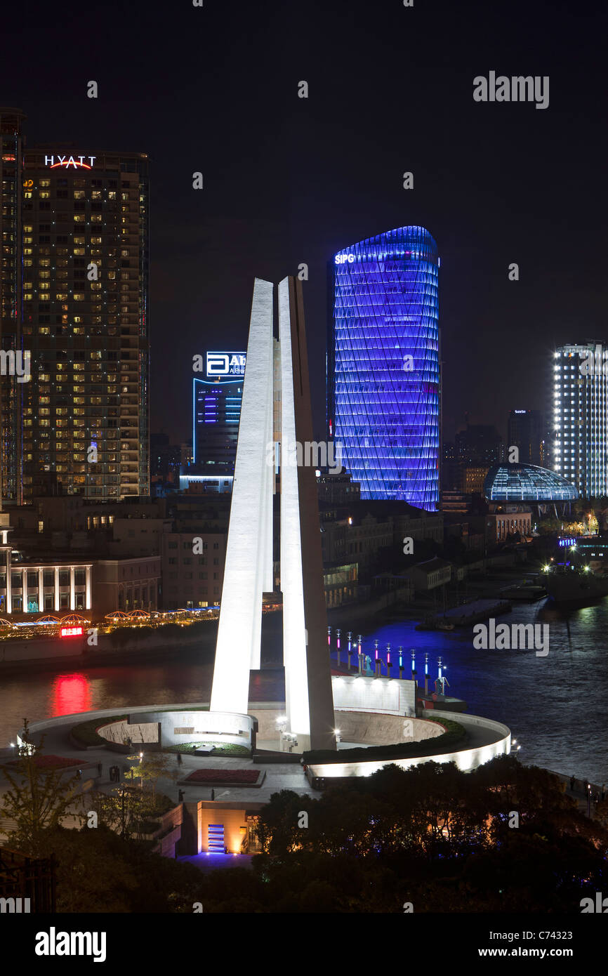 Suzhou Creek, Waibaidu (Garden) Bridge, illuminated at night, Shanghai, China Stock Photo