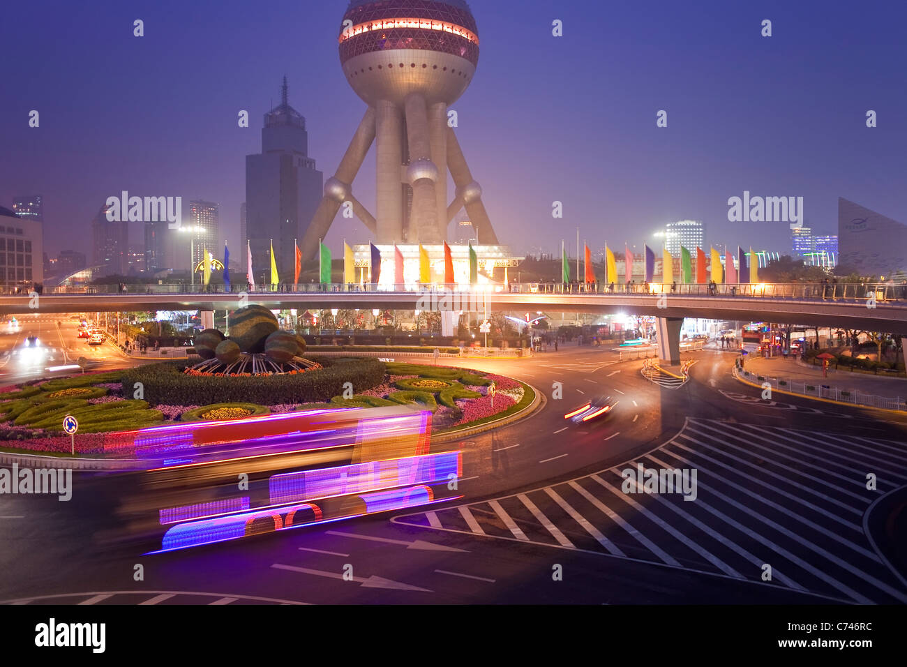 Walkway pudong shanghai china hi-res stock photography and images - Alamy
