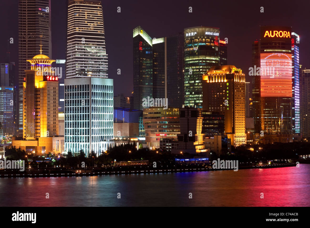 Shanghai skyscrapers across huangpu river hi-res stock photography and ...