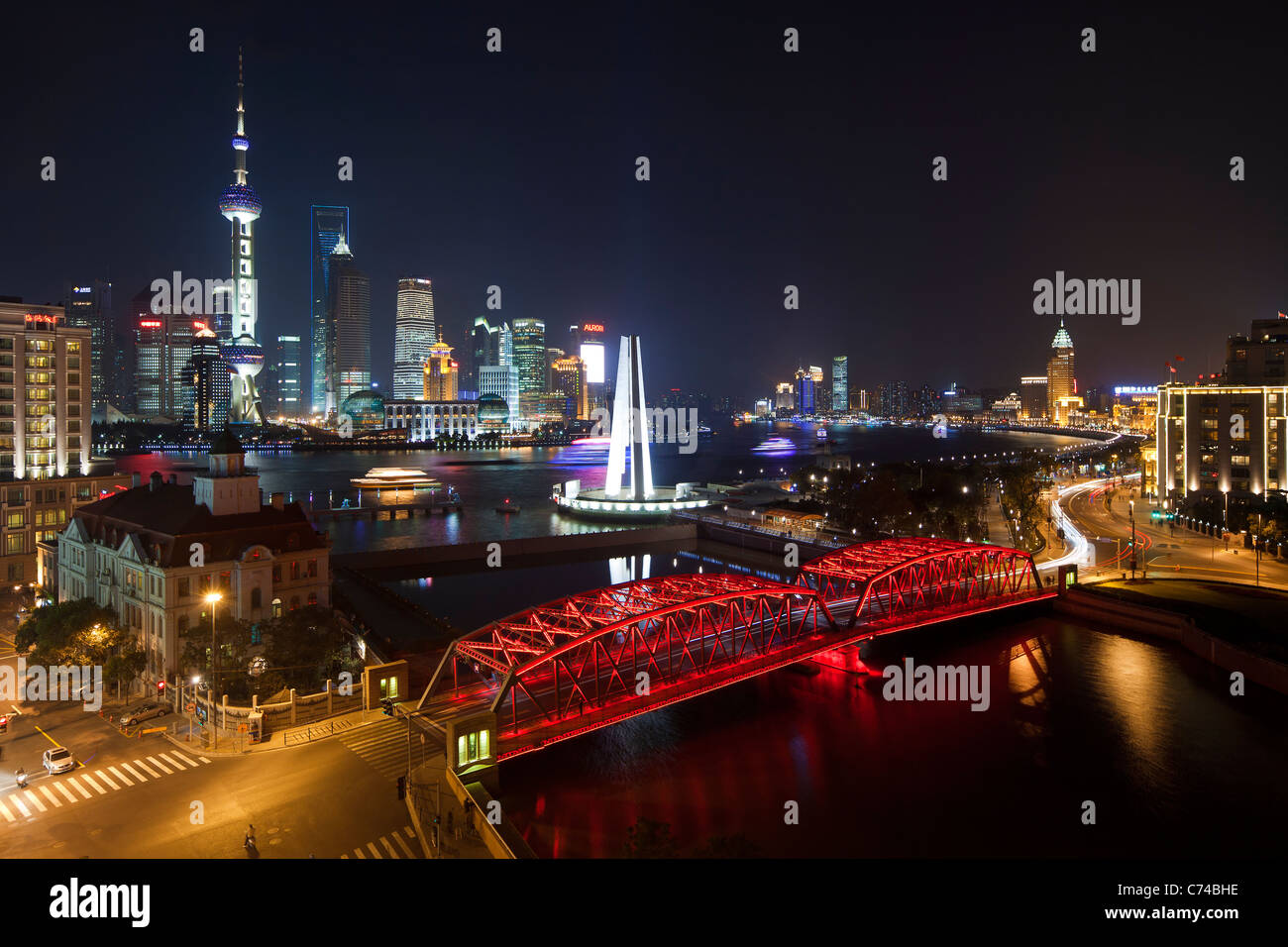 New Pudong skyline, Waibaidu (Garden) Bridge, looking across the Huangpu River from the Bund, Shanghai, China Stock Photo