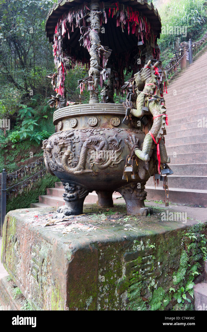 Devotion urn, Oriental Buddha Park (Dongfang Fodu Gongyuan), Leshan, China Stock Photo