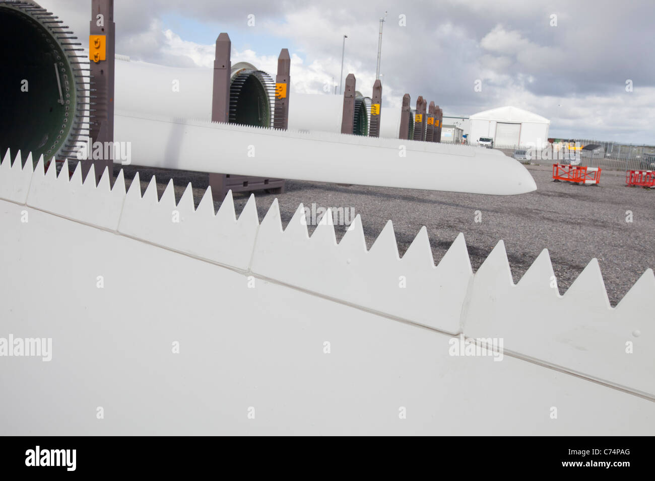 wind turbine blades with serrated edges to increase efficiency, on the docks at Mostyn, bound for the Walney offshore wind farm Stock Photo