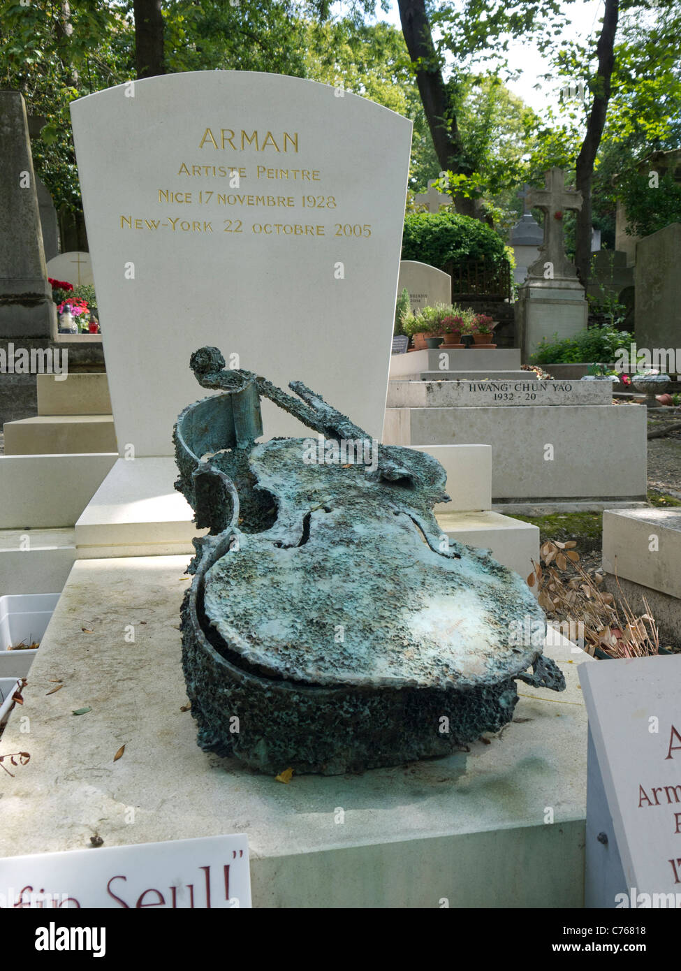 Pere LachaIse  Cemetery Paris. Le Cimetière du Père-Lachaise Stock Photo