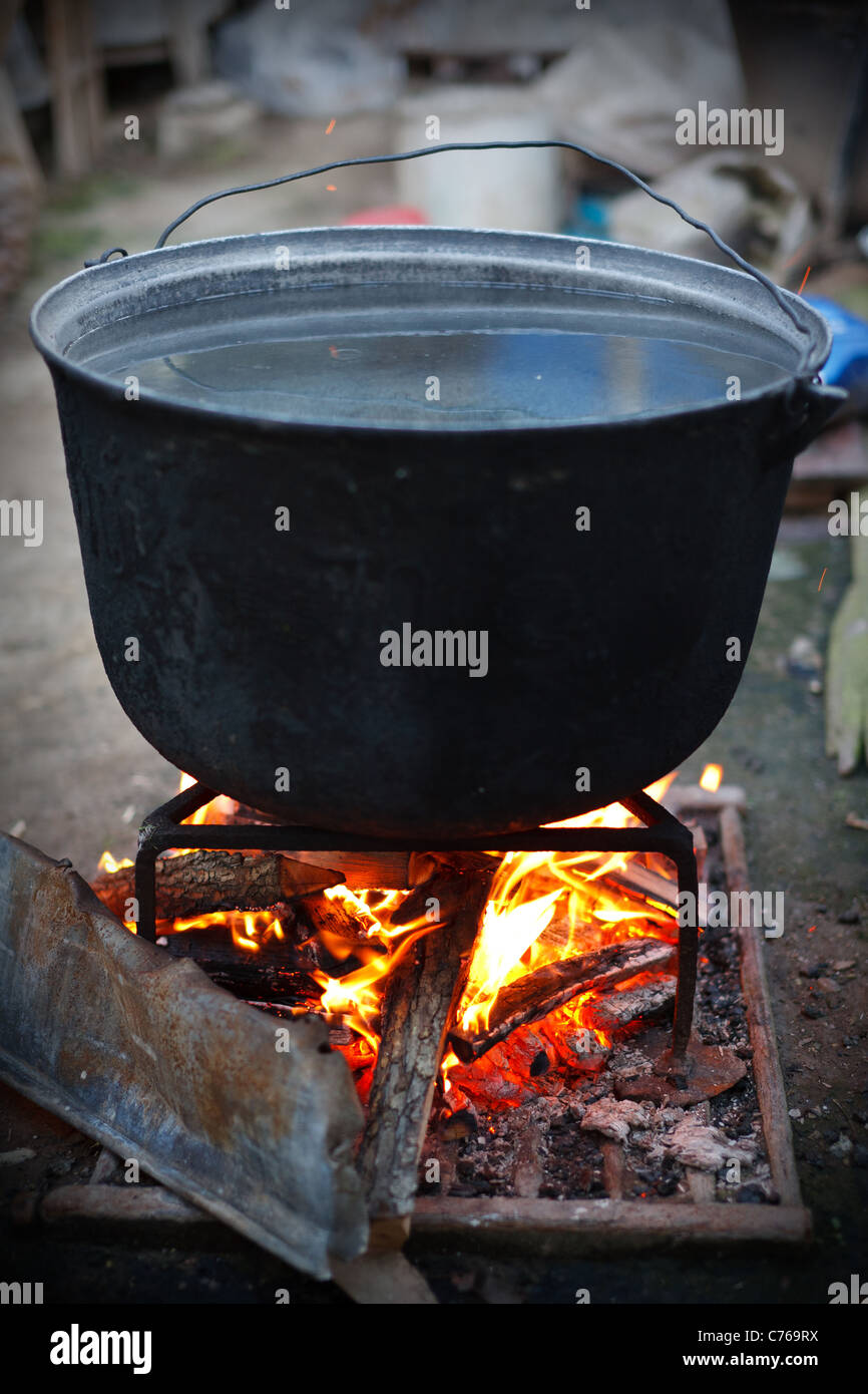 Large cast iron pot hi-res stock photography and images - Alamy