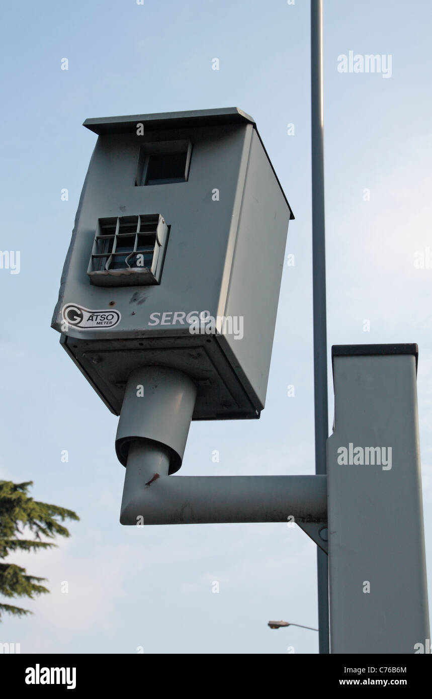A damaged Gatso traffic light camera (facing traffic light) in Stratford  Upon Avon, Warwickshire, England Stock Photo - Alamy