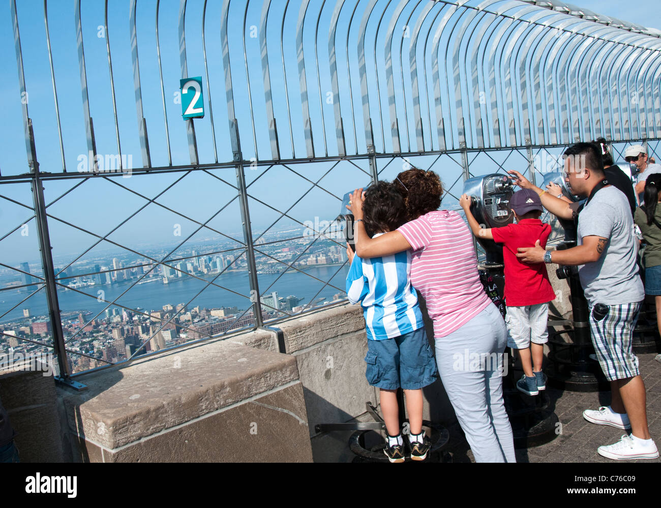 people-at-the-top-of-the-empire-state-building-in-new-york-usa-stock