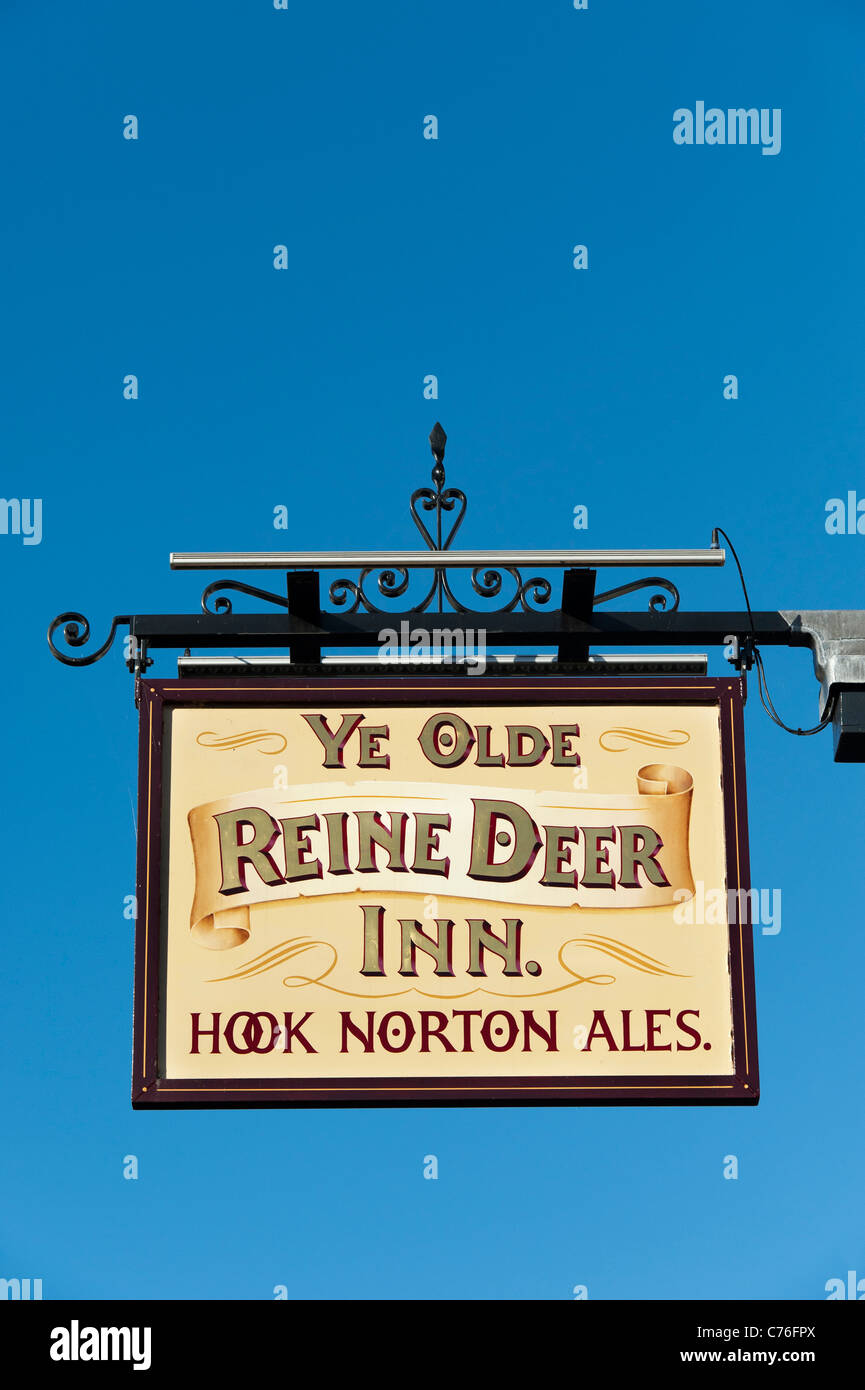 Ye Olde Reinedeer Inn pub sign in Banbury, Oxfordshire, England Stock Photo