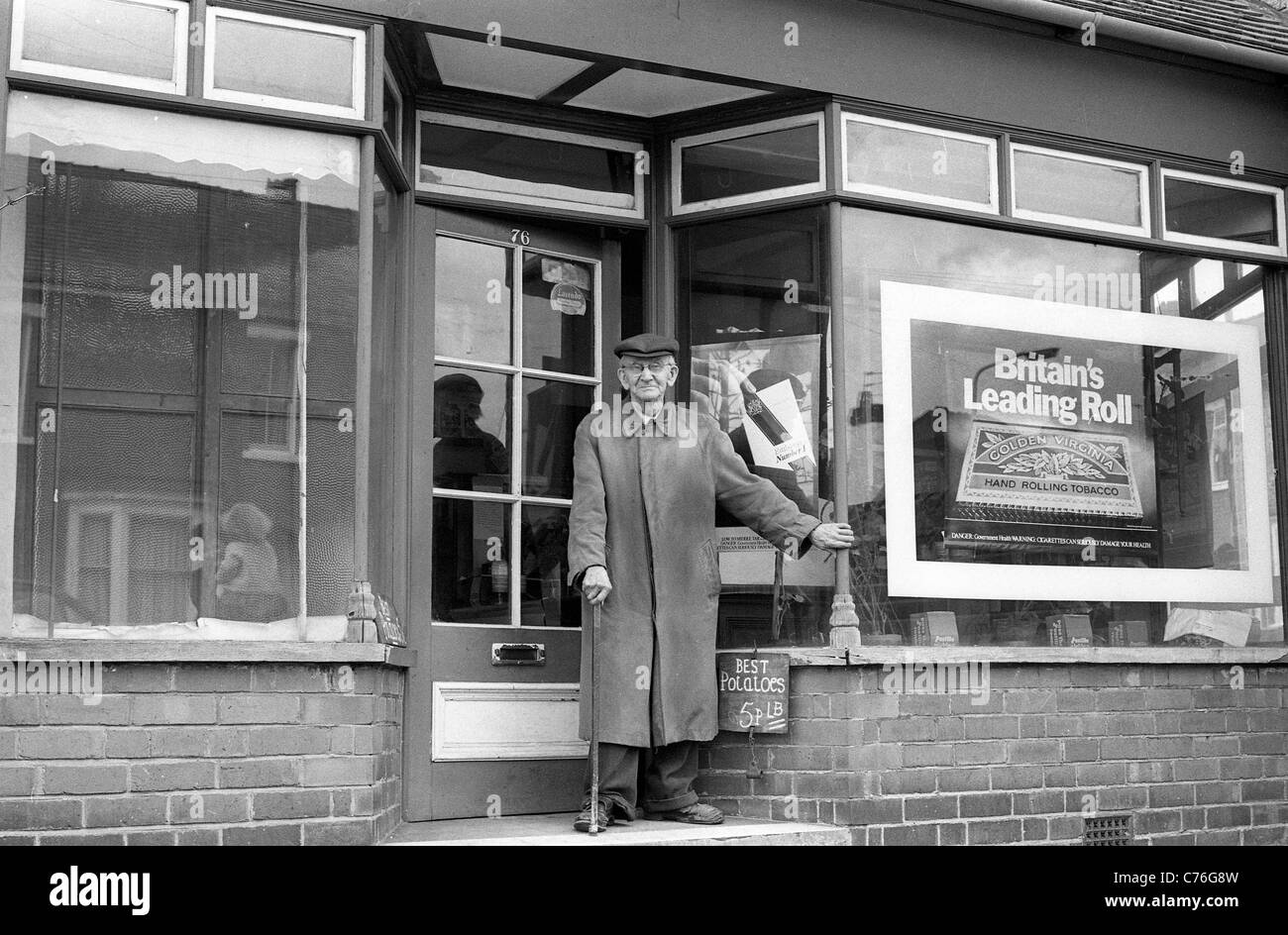 Last day at work for Arthur Harrison on the day he closed his corner shop in Church Street Bradmore Wolverhampton Uk. Picture by DAVID BAGNALL Stock Photo