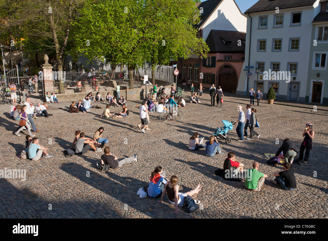 PEOPLE AT AUGUSTINERPLACE SQUARE, FREIBURG IM BREISGAU, BLACK FOREST, BADEN-WURTTEMBERG, GERMANY Stock Photo