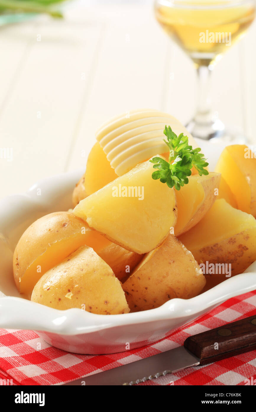Bowl of potatoes boiled unpeeled Stock Photo Alamy