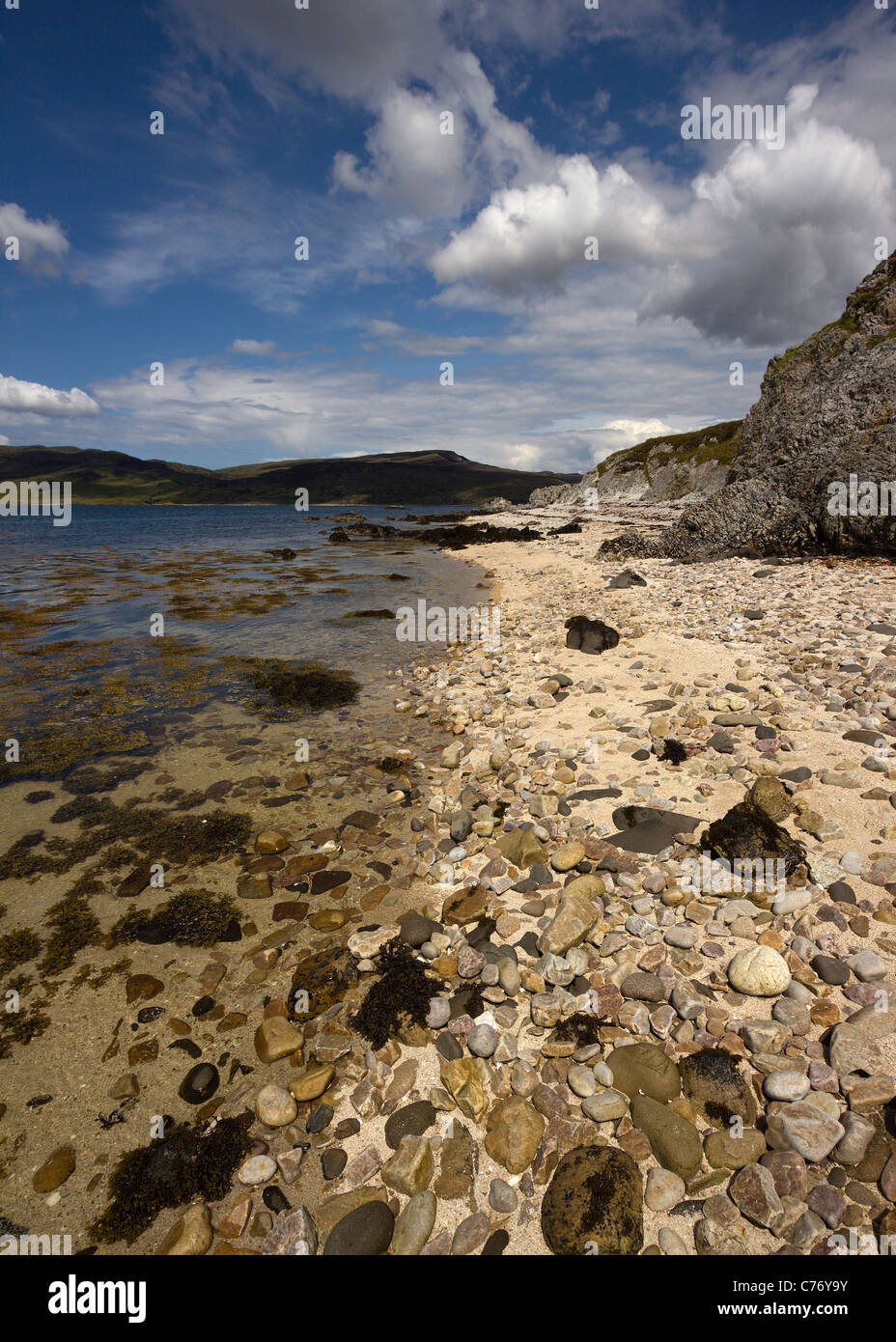 Deserted Scottish beach on the shores of Loch Eishort near Ord on the Isle of Skye, Scotland, UK Stock Photo