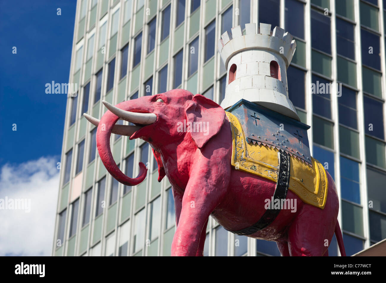 Elephant castle london hi-res stock photography and images - Alamy
