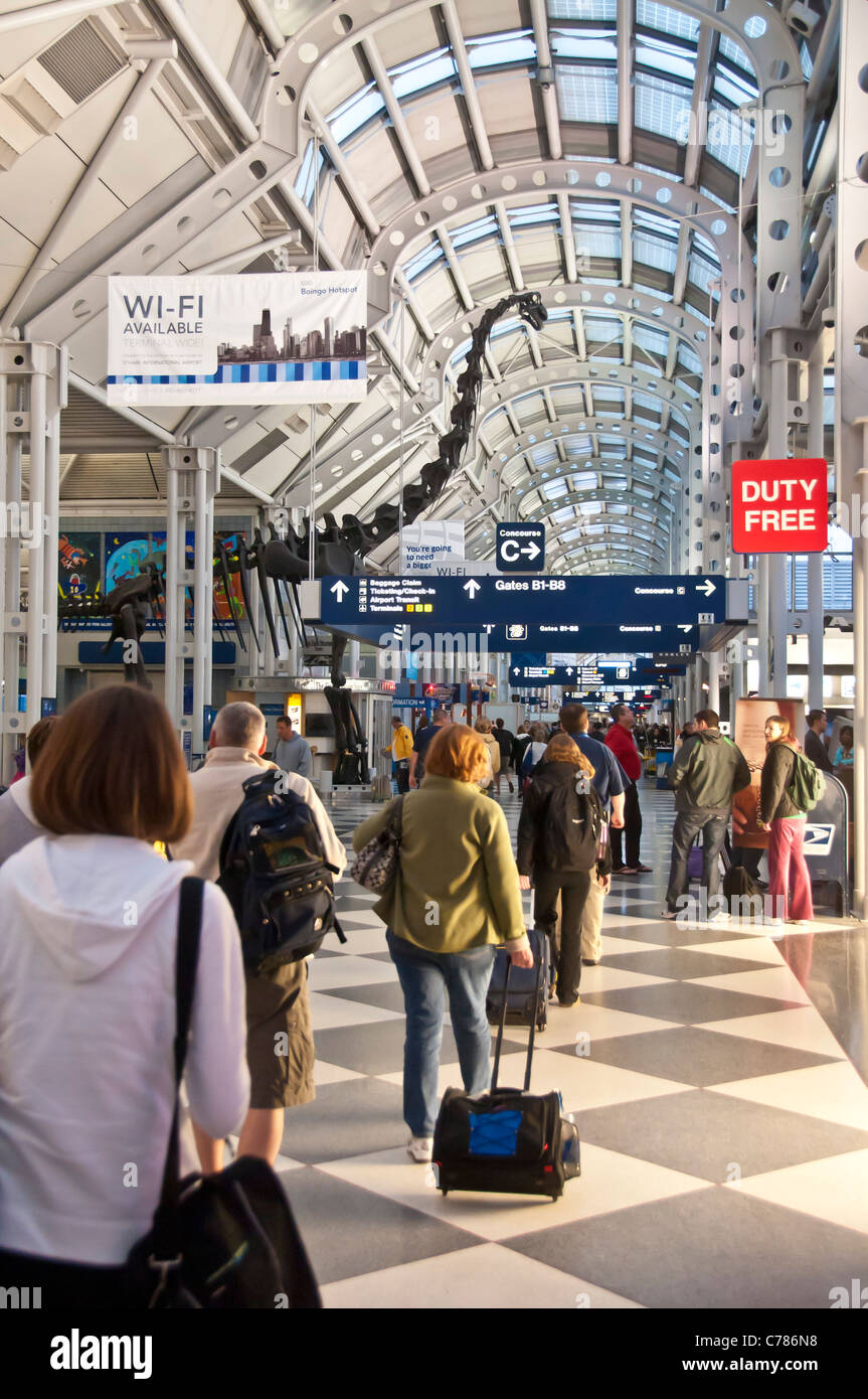 Terminal two at the Chicago O'Hare airport Stock Photo Alamy