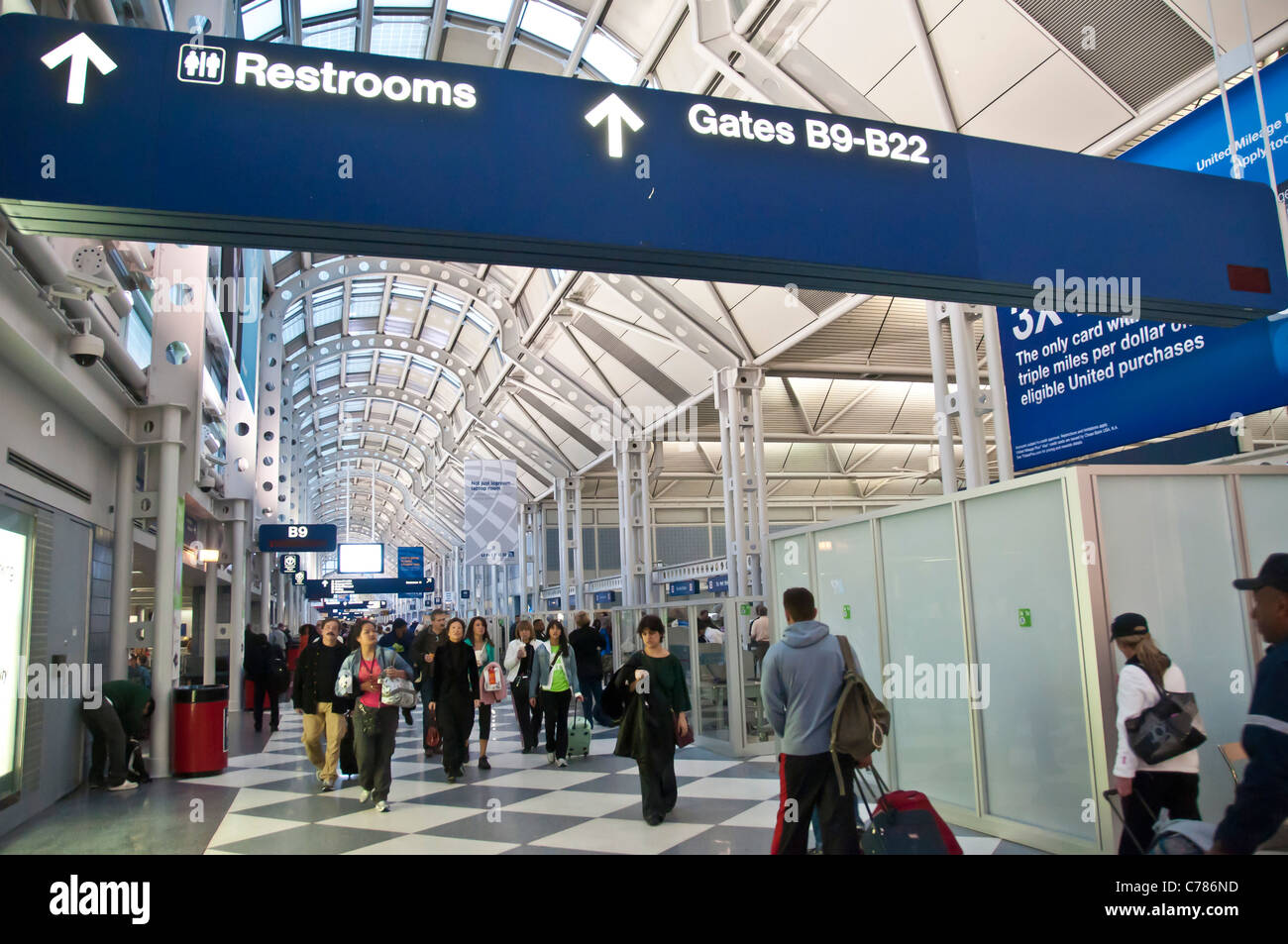 Terminal two at the Chicago O'Hare airport Stock Photo Alamy