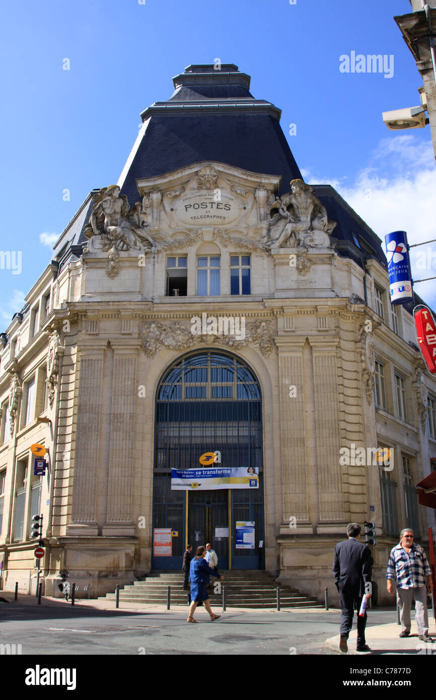 Post Office In Poitiers Stock Photo Alamy