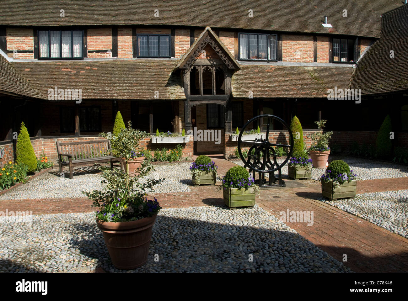 OXFORDSHIRE; EWELME; THE ALMSHOUSES (Officially 'The 2 Chaplains and 13 Poor Men of Ewelme') Stock Photo