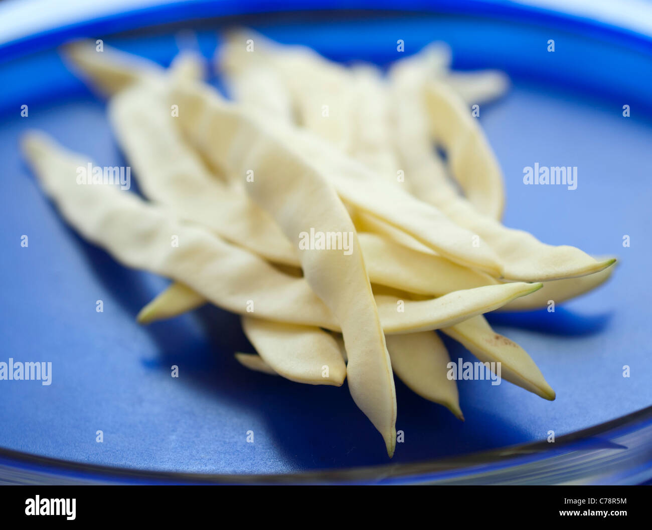 string beans on a blue plate Stock Photo - Alamy