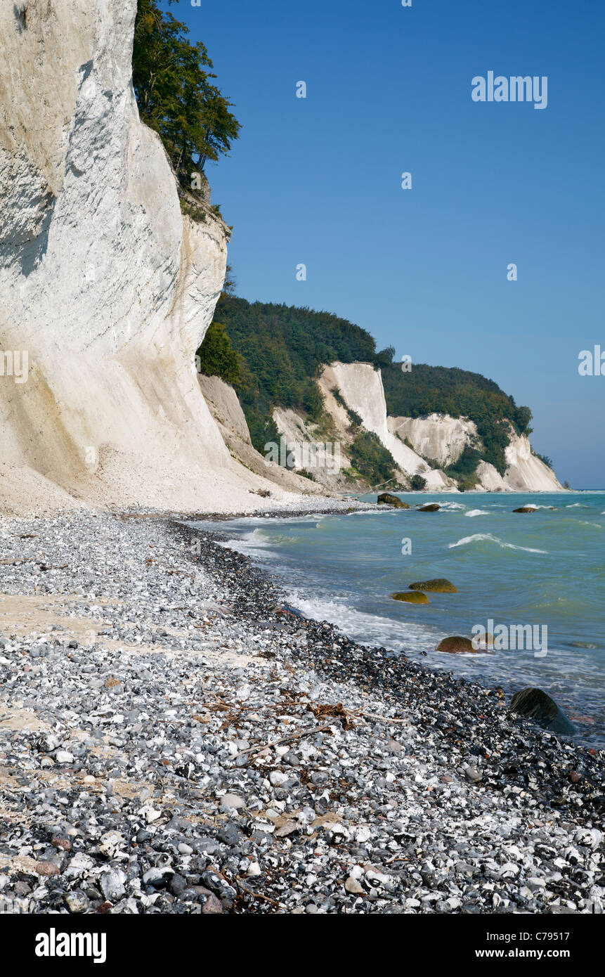 Beaches and cliffs hi-res stock photography and images - Alamy