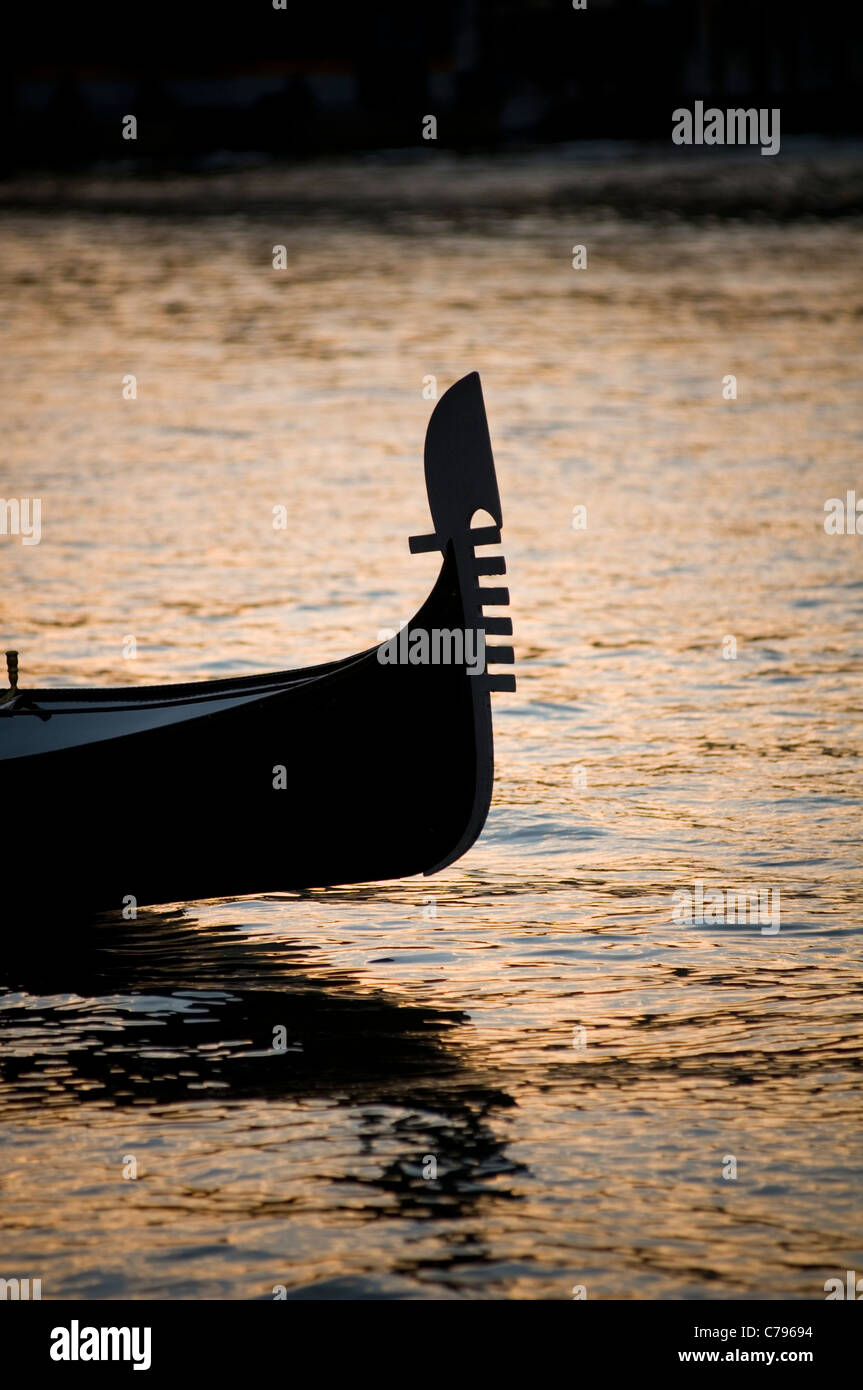 Sunset gondola ride venice hi-res stock photography and images - Alamy