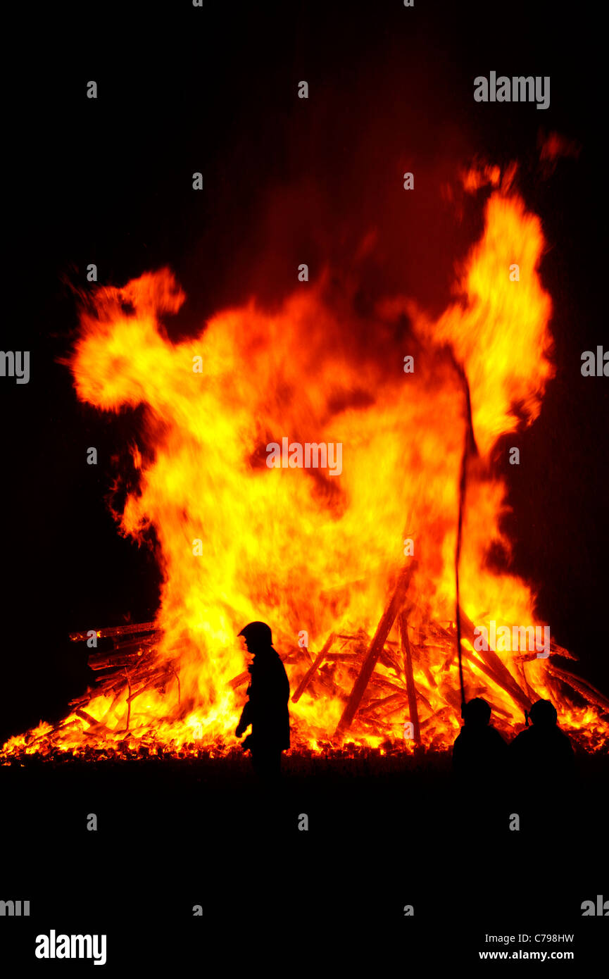 Two firemen silhouetted against a huge blaze Stock Photo