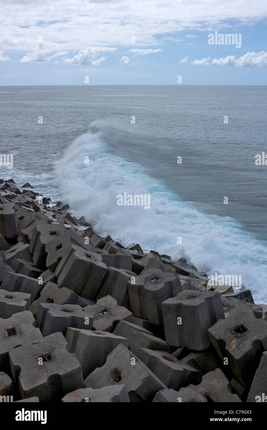 Wave action erosion hi-res stock photography and images - Alamy