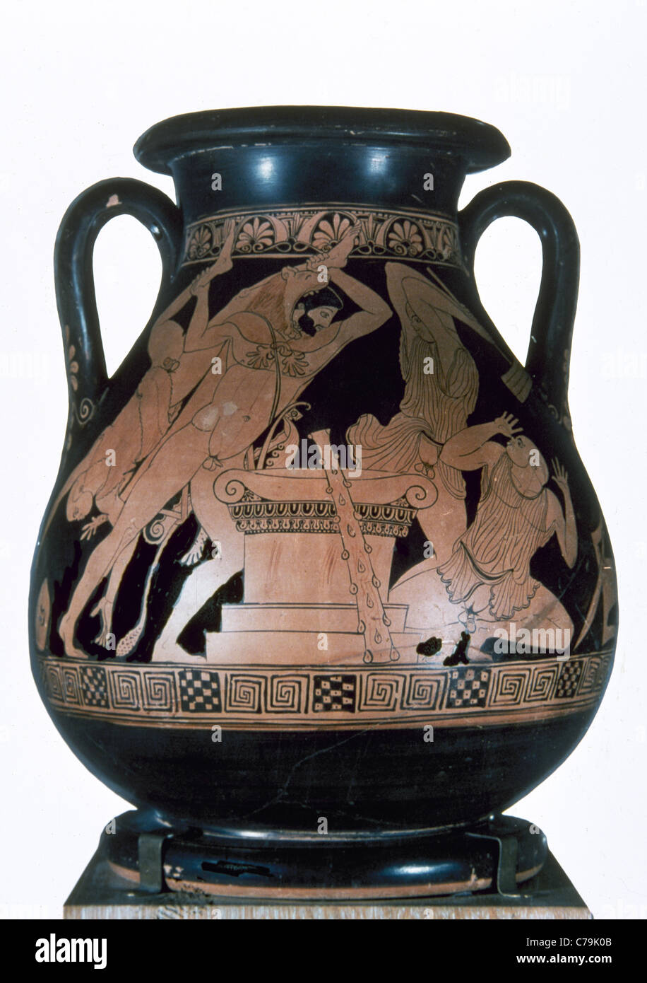 Pelike depicting Heracles killing Busiris and his servants. 480 BC. Red-figure. Stock Photo