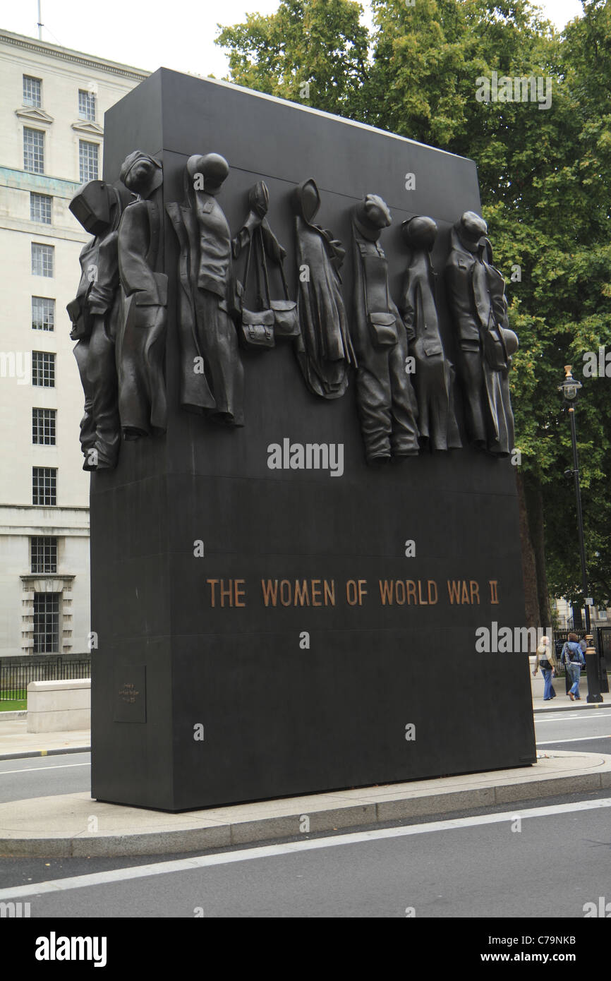 Women war memorial hi-res stock photography and images - Alamy