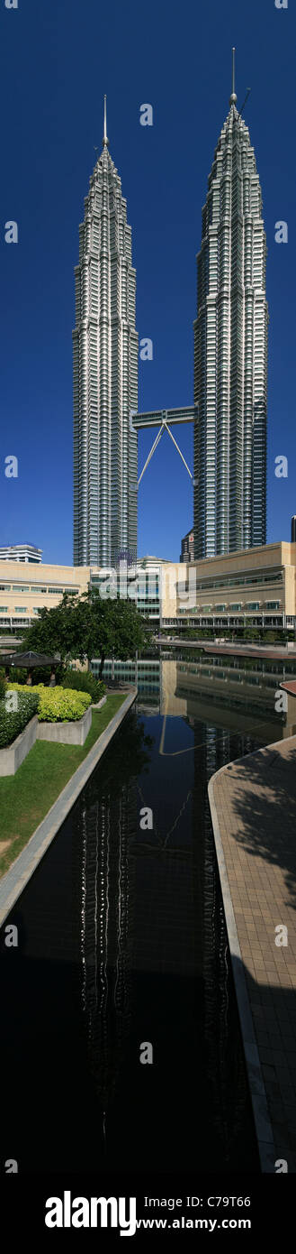 Petronas twin towers in Kuala Lumpur with reflection in pool Stock Photo