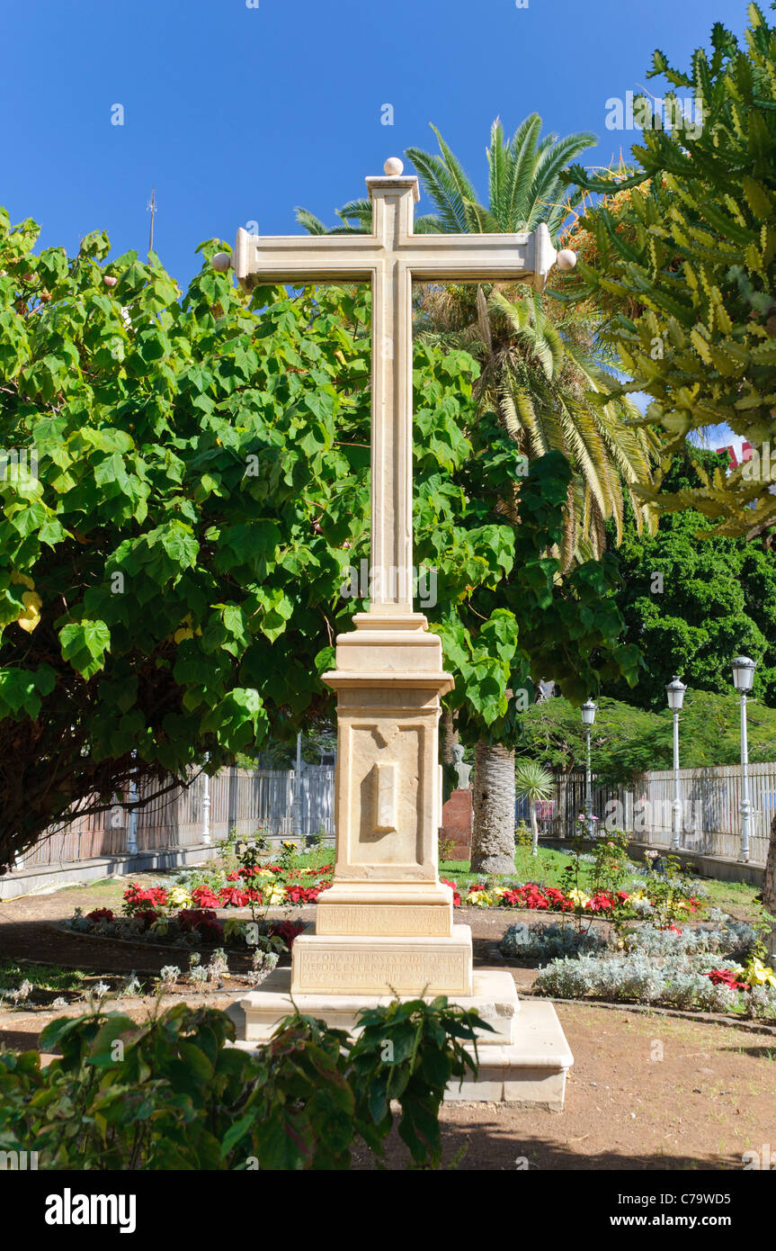 Cross on the Plaza de la Iglesia square, Santa Cruz, Tenerife, Canary Islands, Spain, Europe Stock Photo