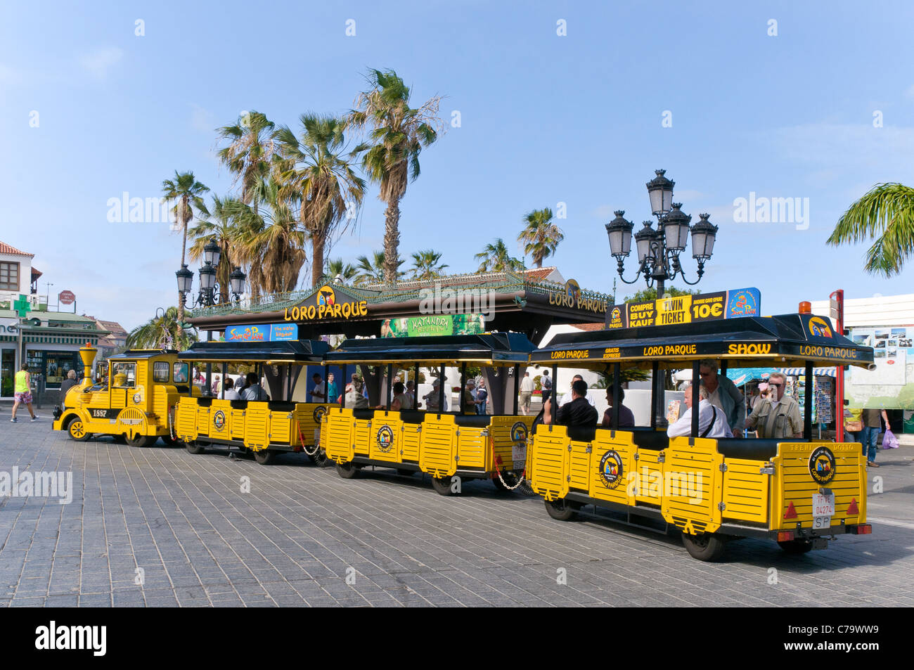 Train to loro parque hi-res stock photography and images - Alamy