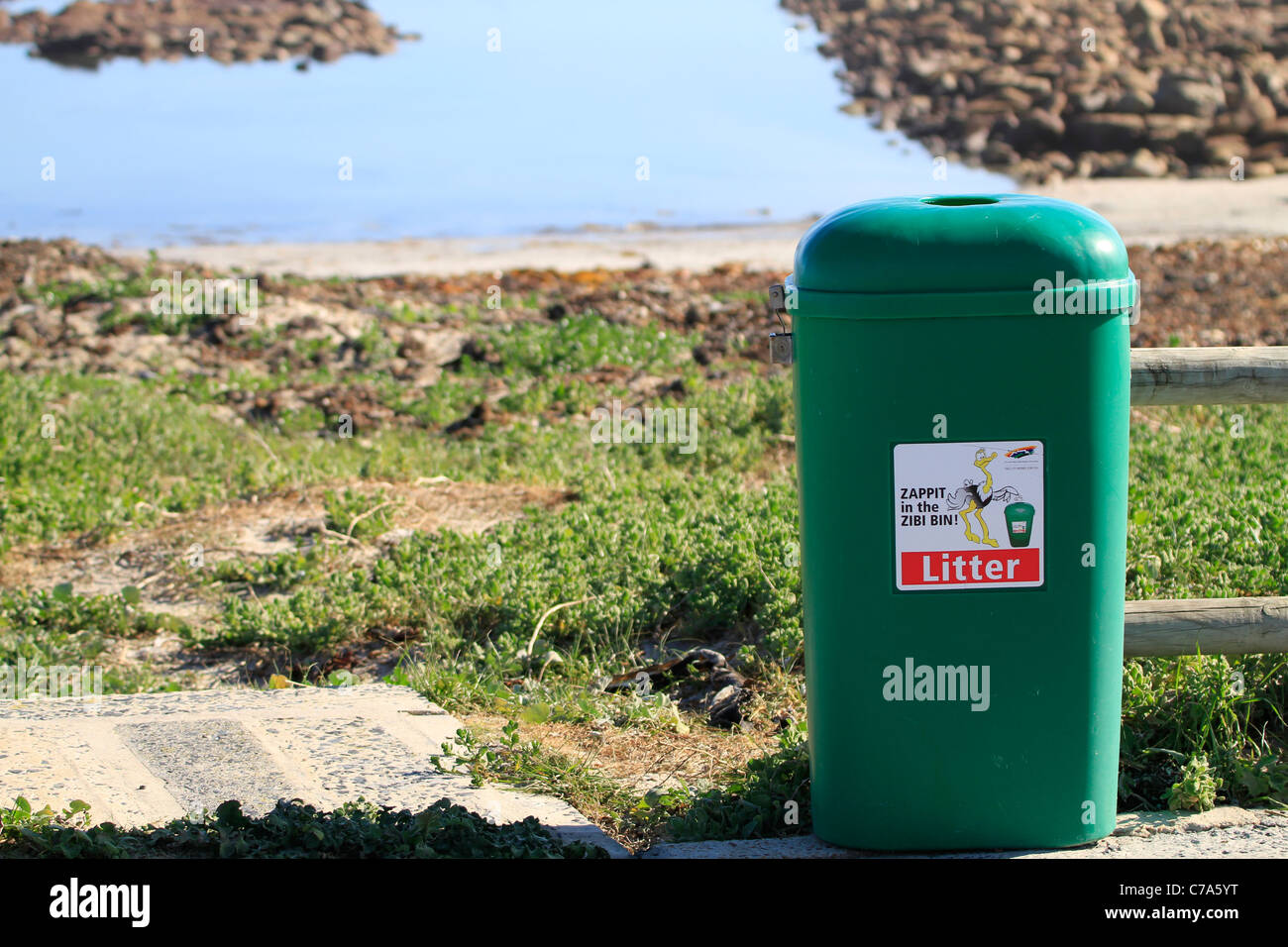 Put litter in bin hires stock photography and images Alamy