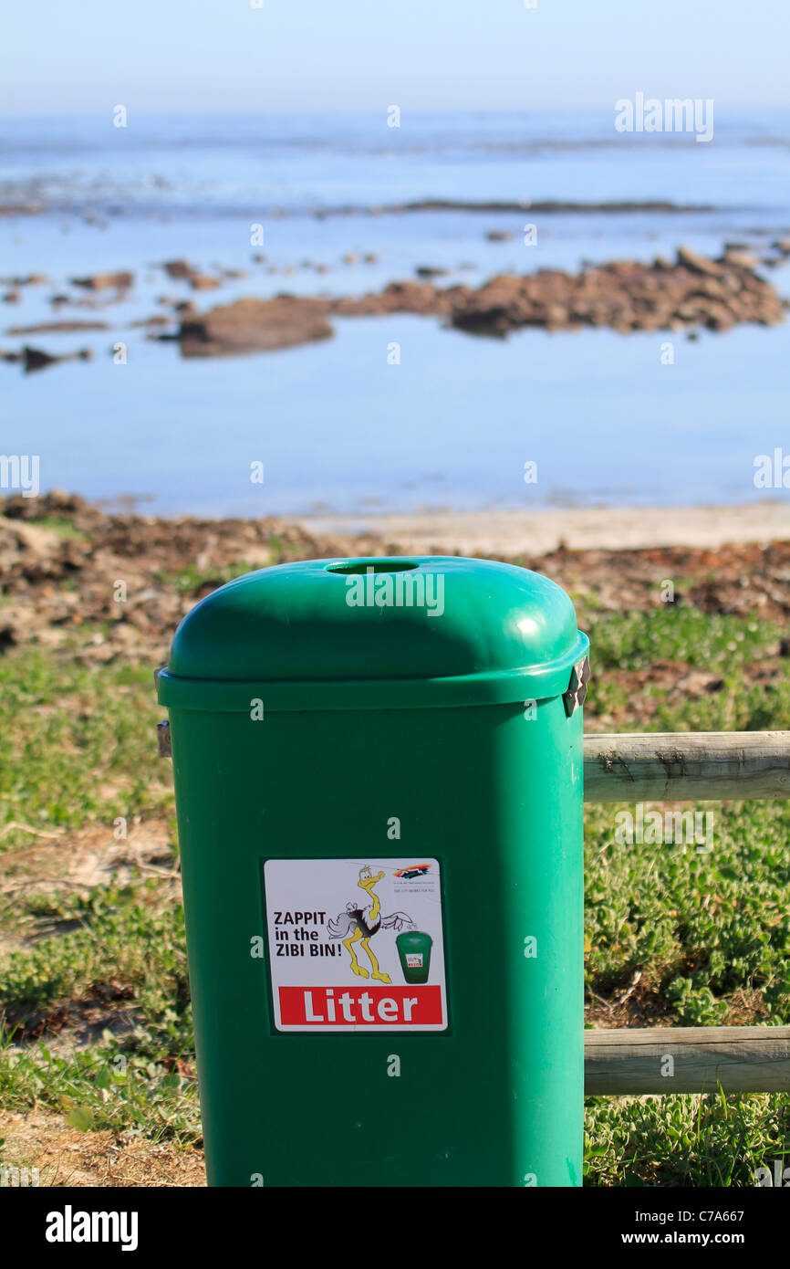 Put litter in bin hires stock photography and images Alamy