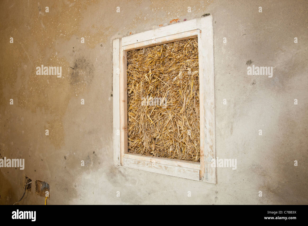 Straw bale house hi-res stock photography and images - Alamy