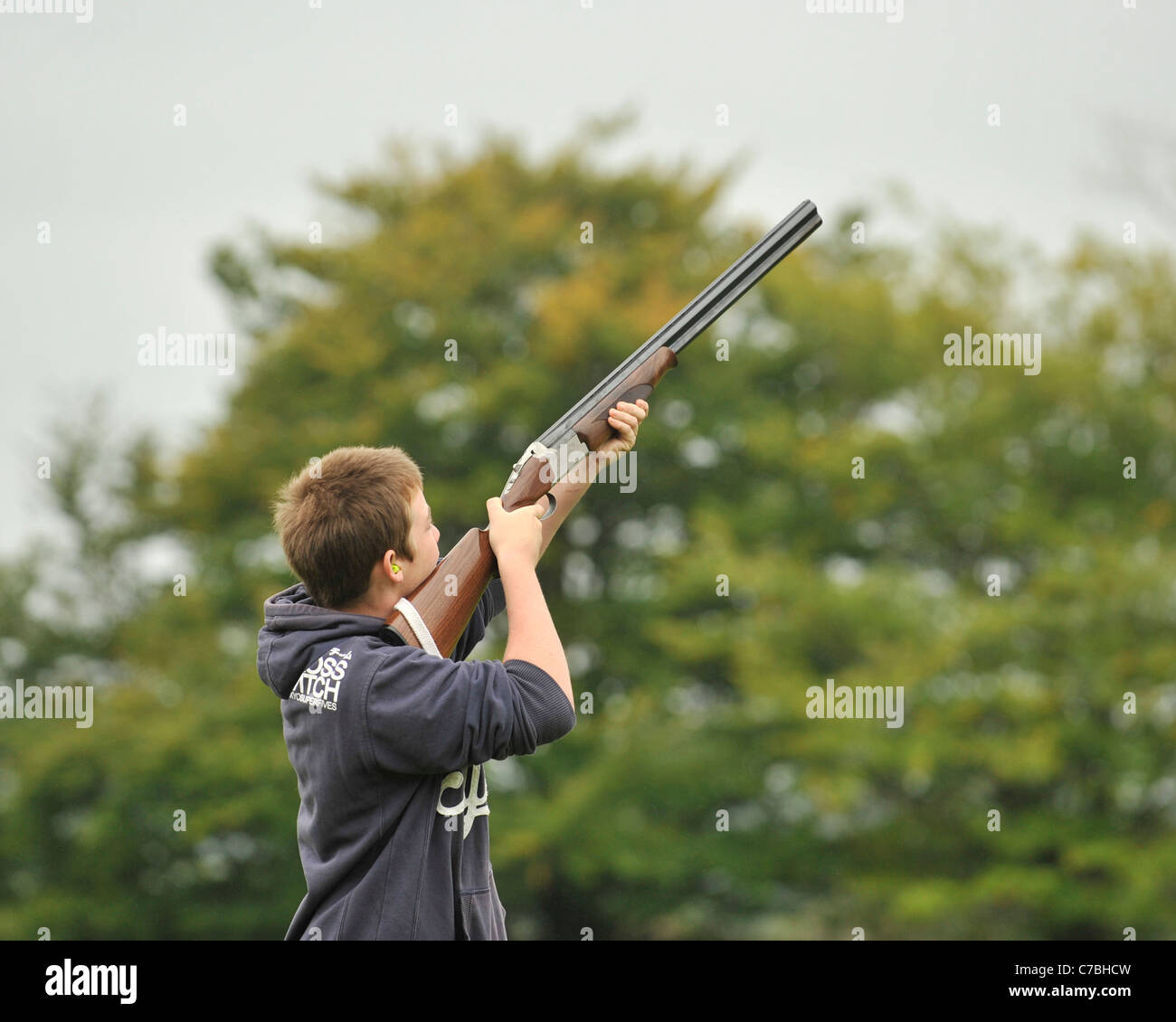 youth shooting a shotgun Stock Photo Alamy